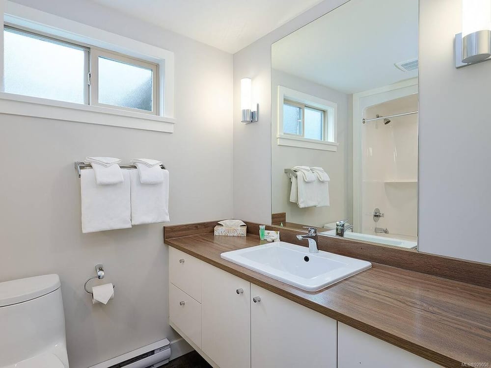 The bathroom, with a combined tub and shower.